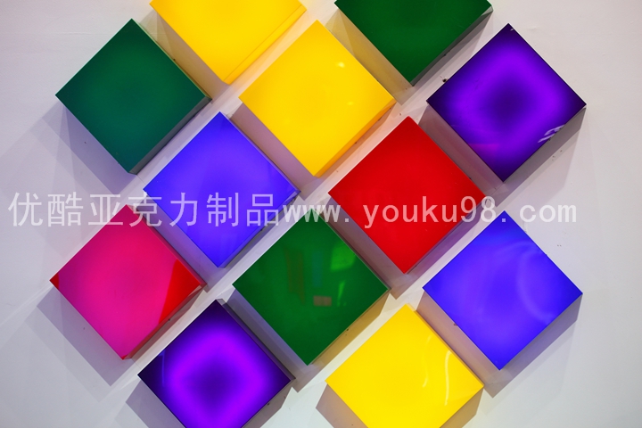 商場專賣店裝修亞克力